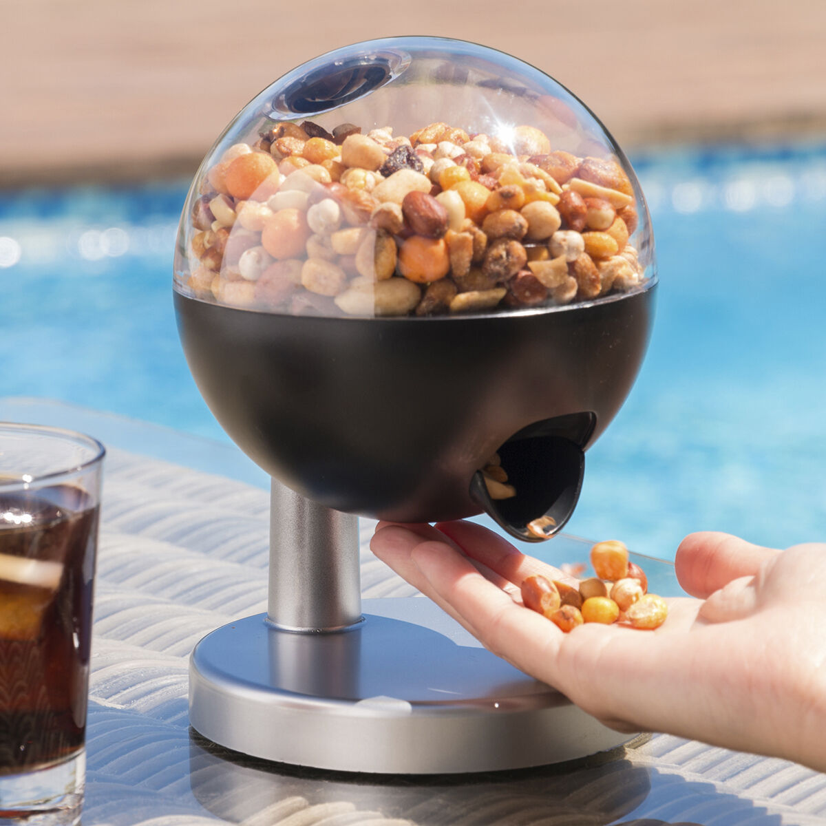 Automatic snack dispenser